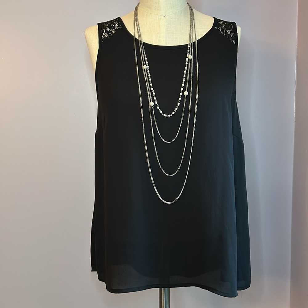 Forever 21 sleeveless high low blouse lace  trim on shoulders